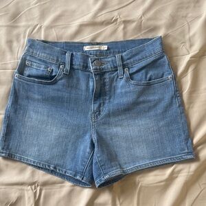 Women’s Levi’s Mid Length Denim Shorts Size 28
